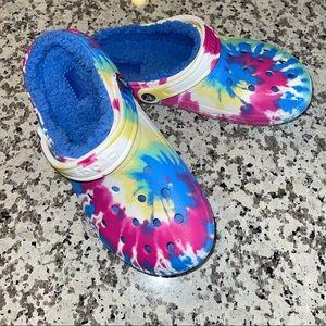 Women’s or Unisex Lined Crocs. 🐊